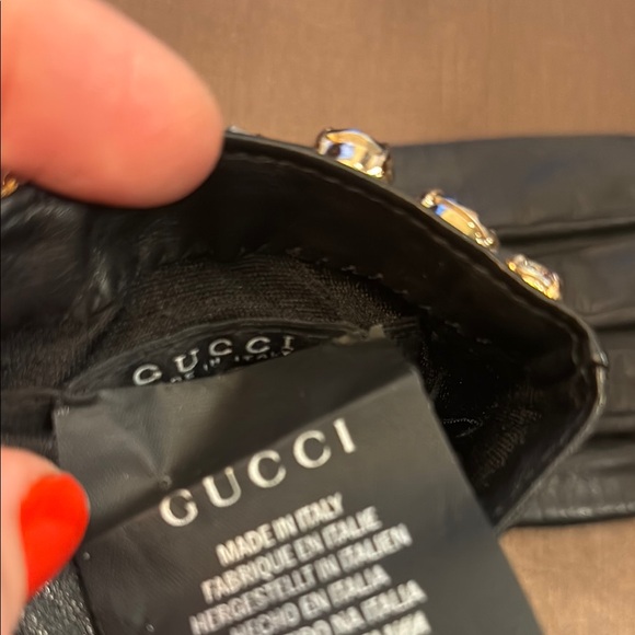 GUCCI Elegant Black Leather Gloves with Crystal Embellishments - Picture 5 of 7